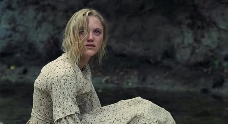 maikamonroe03832.jpg