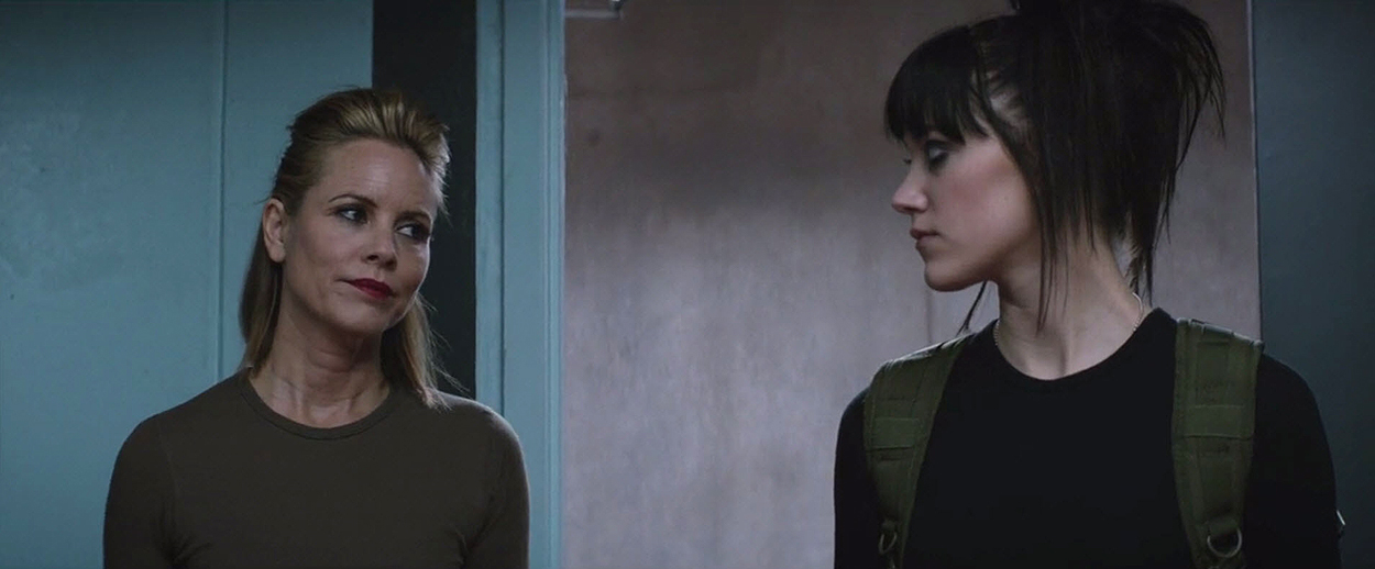 5thwave-ringer-maikamonroe-0152.jpg