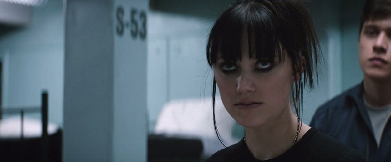 5thwave-ringer-maikamonroe-0209.jpg
