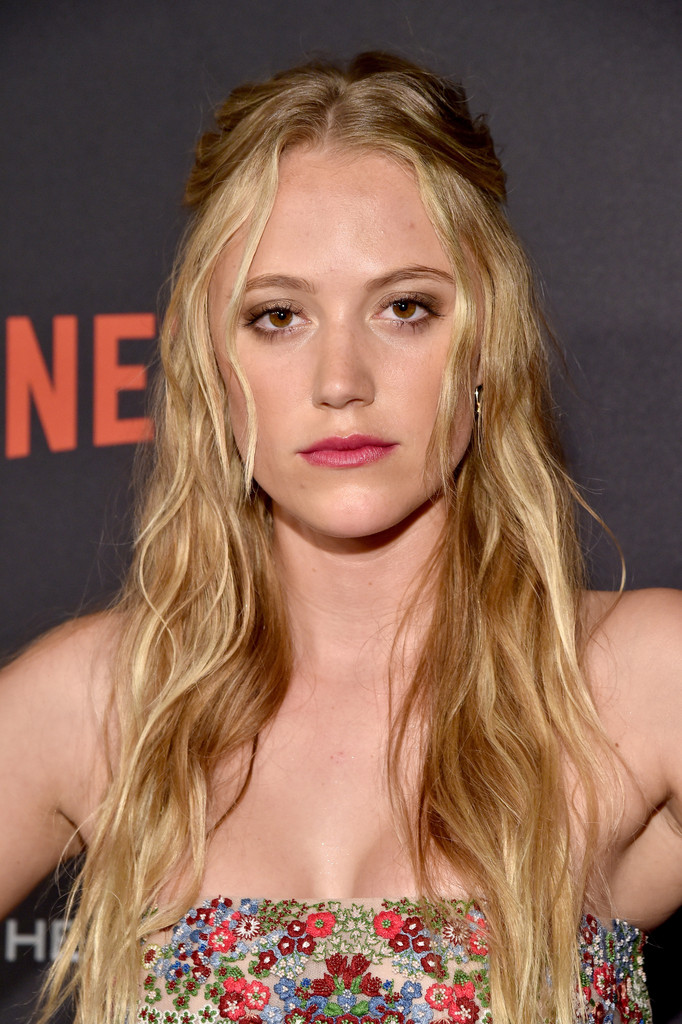 Maika2BMonroe2BWeinstein2BCompany2BNetflix2BGolden2Boek9H2ysPT6x.jpg