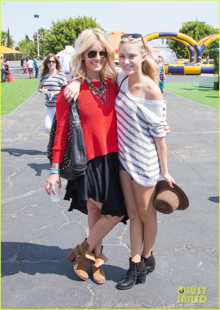 maika-monroe-michael-b-jordan-just-jared-summer-kick-off-party-mcdonalds-16.jpg