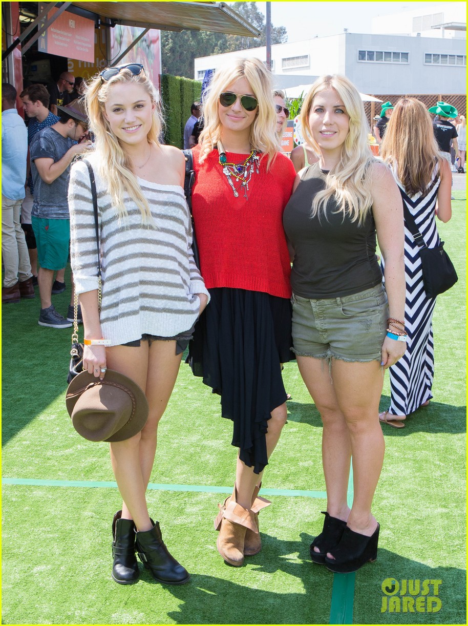 maika-monroe-michael-b-jordan-just-jared-summer-kick-off-party-mcdonalds-27.jpg
