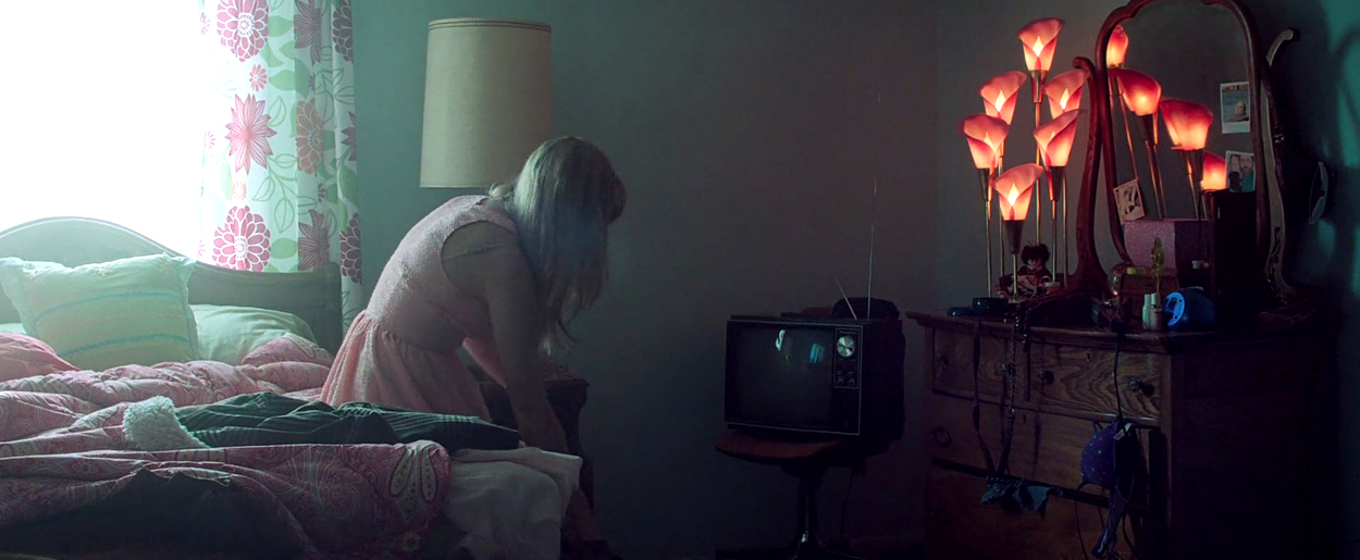 maikamonroe-itfollows00434.jpg