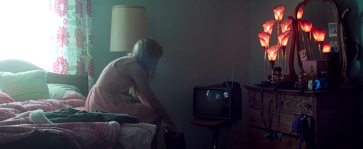 maikamonroe-itfollows00435.jpg