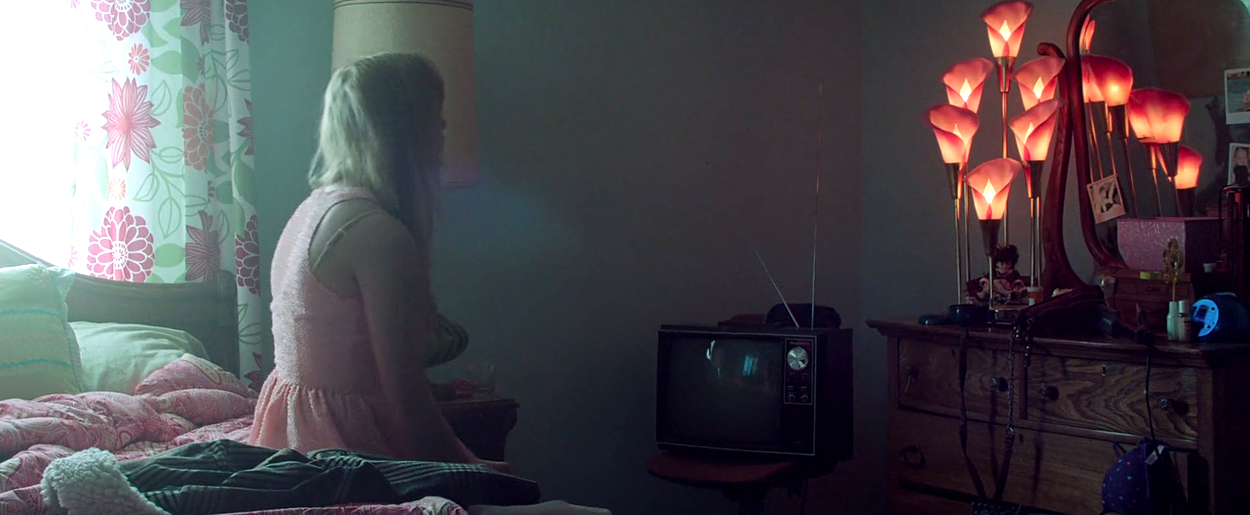 maikamonroe-itfollows00442.jpg
