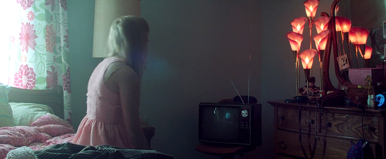 maikamonroe-itfollows00444.jpg