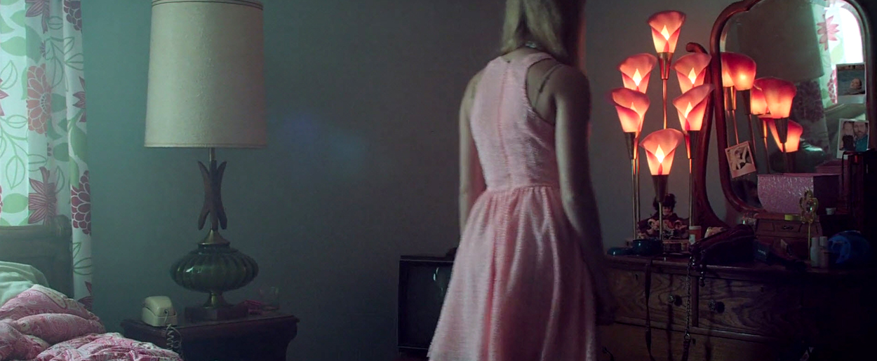 maikamonroe-itfollows00446.jpg
