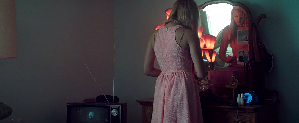 maikamonroe-itfollows00451.jpg