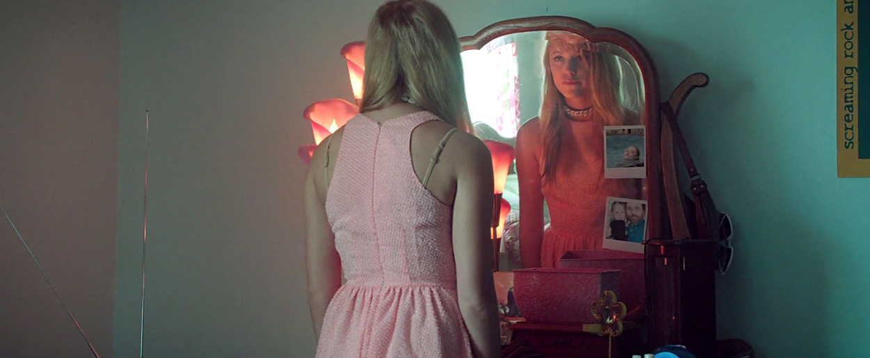maikamonroe-itfollows00461.jpg