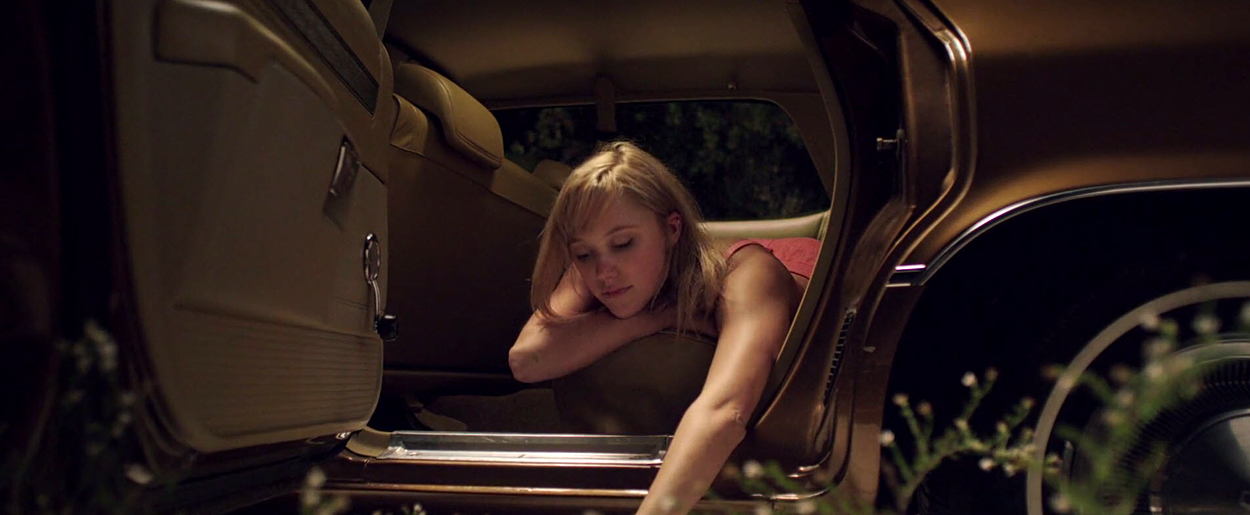maikamonroe-itfollows00944.jpg