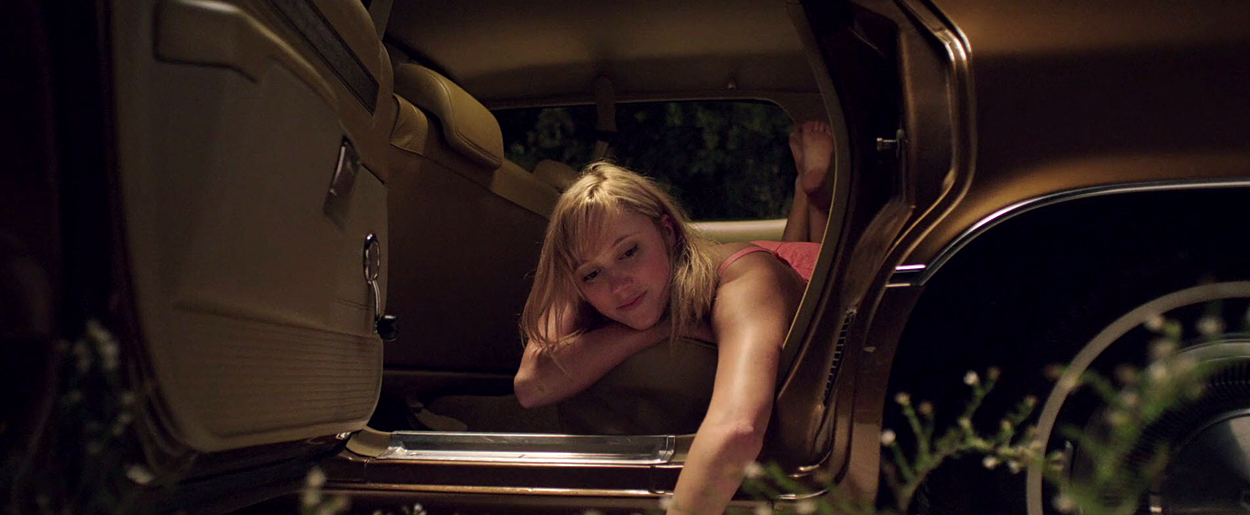 maikamonroe-itfollows00973.jpg
