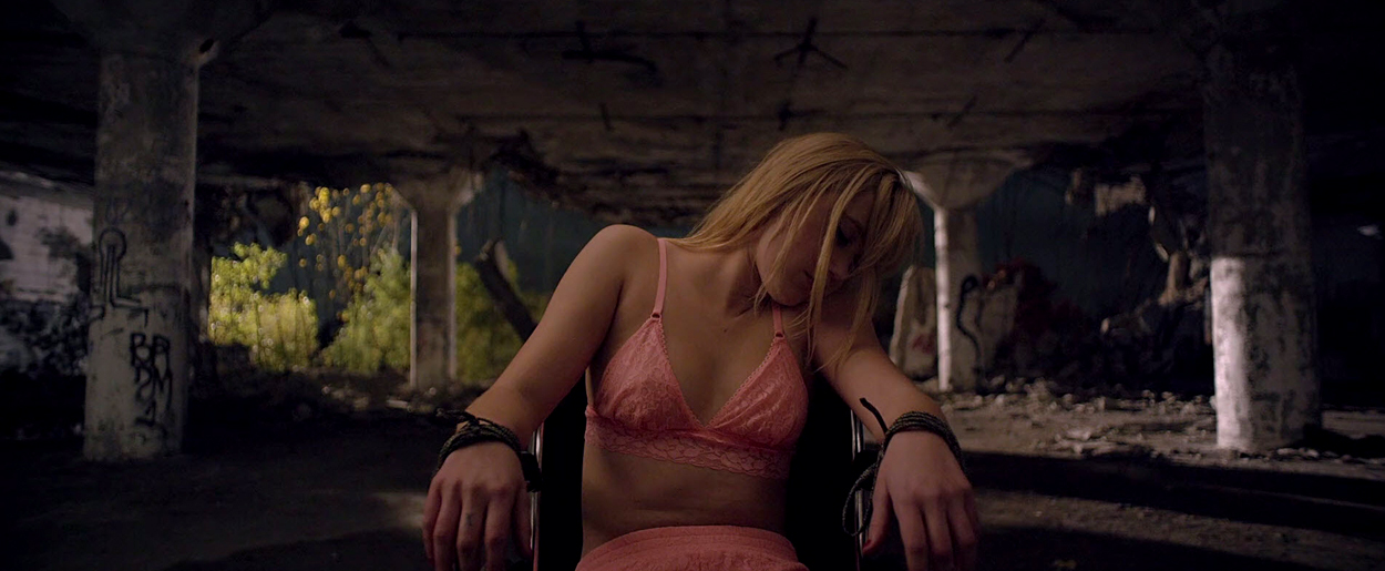 maikamonroe-itfollows01037.jpg