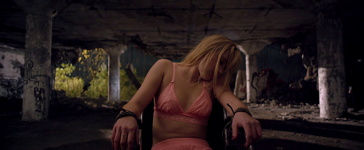maikamonroe-itfollows01045.jpg