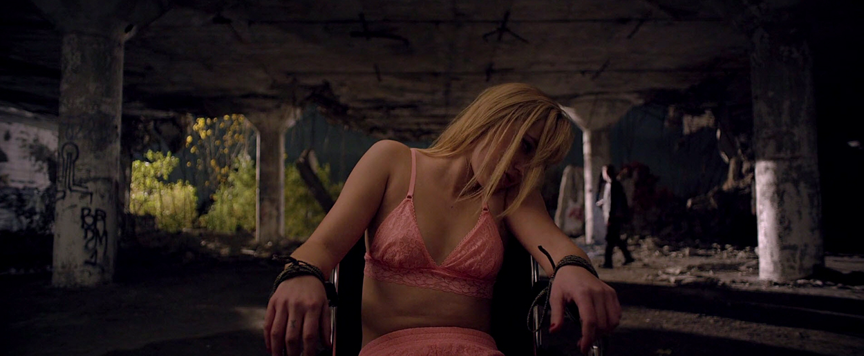 maikamonroe-itfollows01052.jpg