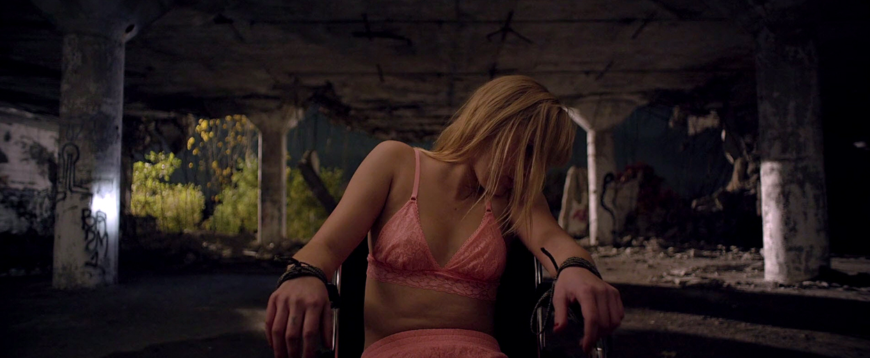 maikamonroe-itfollows01058.jpg