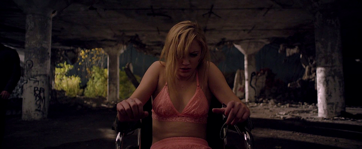 maikamonroe-itfollows01100.jpg