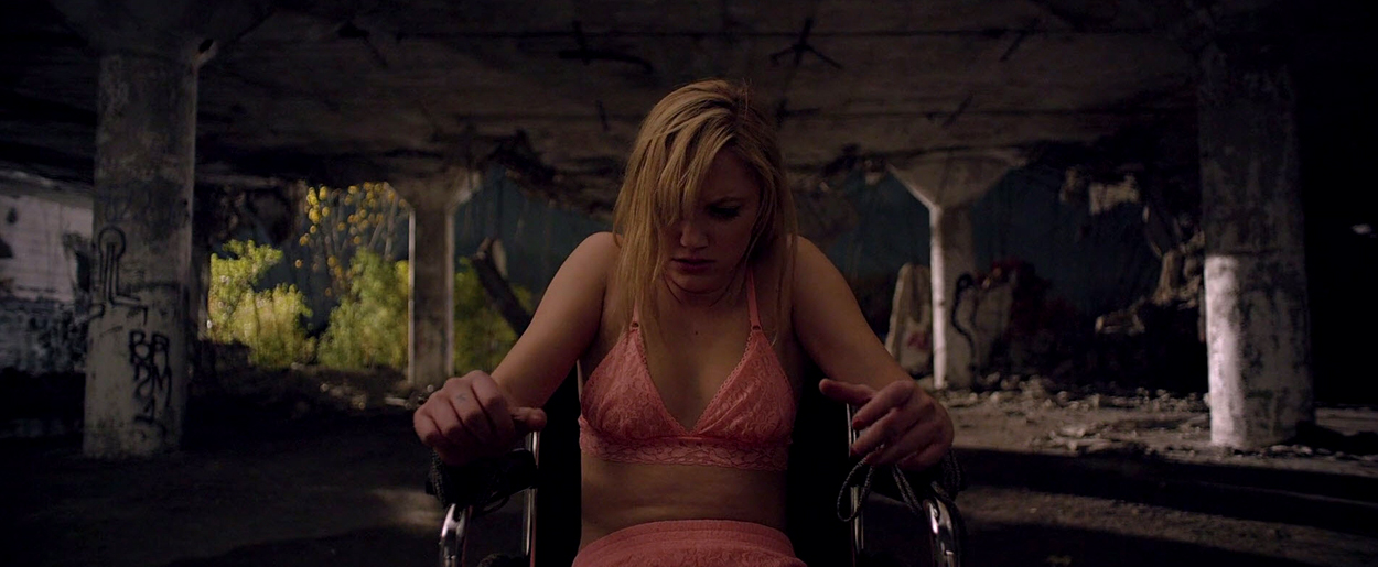 maikamonroe-itfollows01101.jpg
