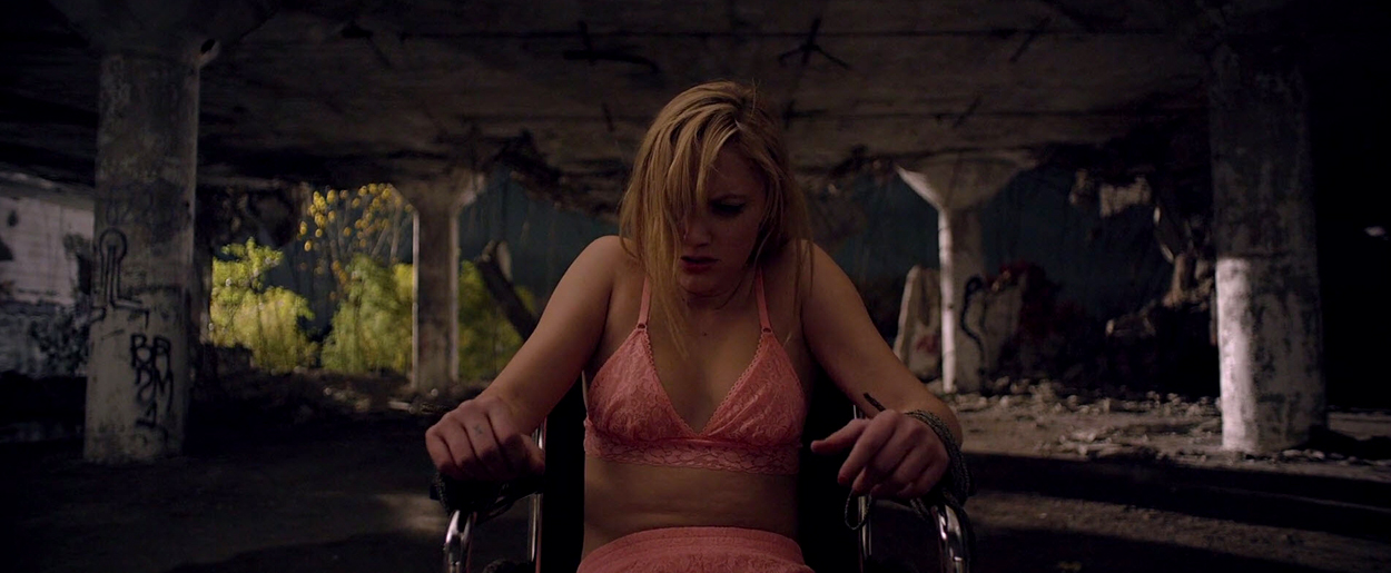 maikamonroe-itfollows01102.jpg