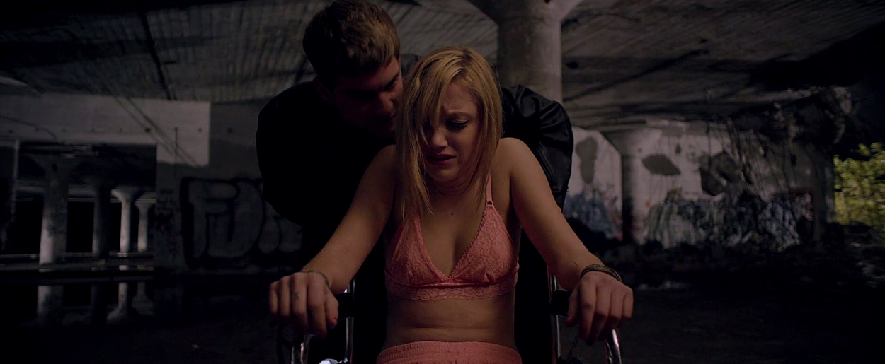 maikamonroe-itfollows01233.jpg