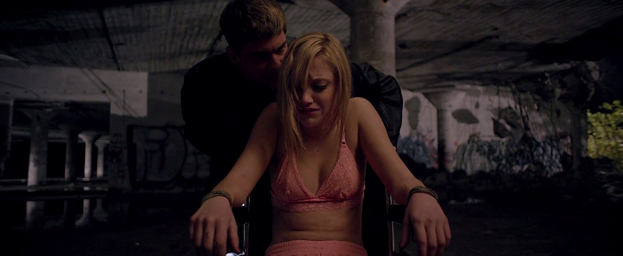 maikamonroe-itfollows01234.jpg