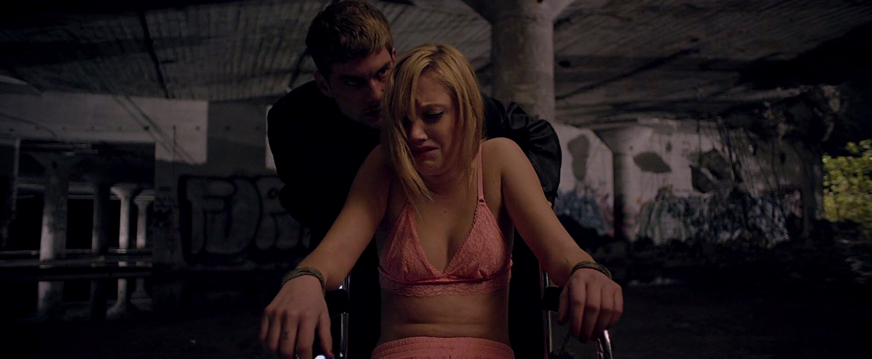 maikamonroe-itfollows01238.jpg