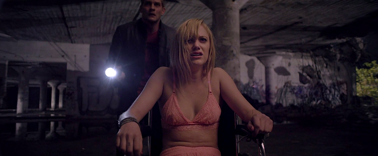 maikamonroe-itfollows01250.jpg