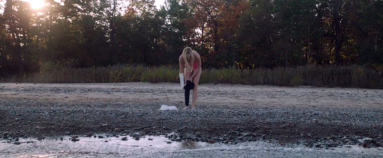 maikamonroe-itfollows04514.jpg