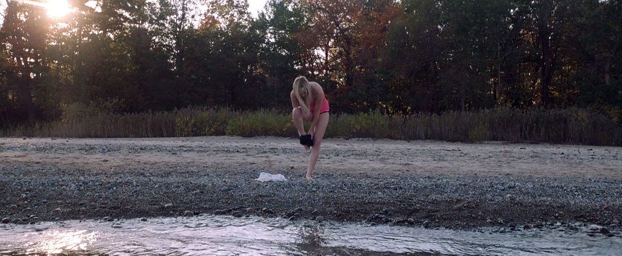 maikamonroe-itfollows04516.jpg