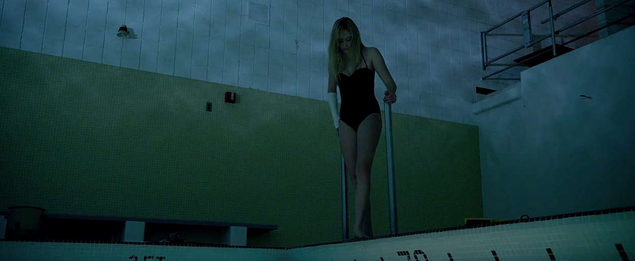 maikamonroe-itfollows05018.jpg
