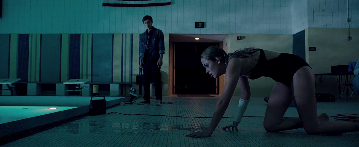 maikamonroe-itfollows05402.jpg