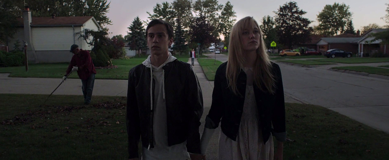 maikamonroe-itfollows05702.jpg